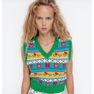 NWT Zara pullover jacquard knit floral sweater vest top with V-neck! Size medium